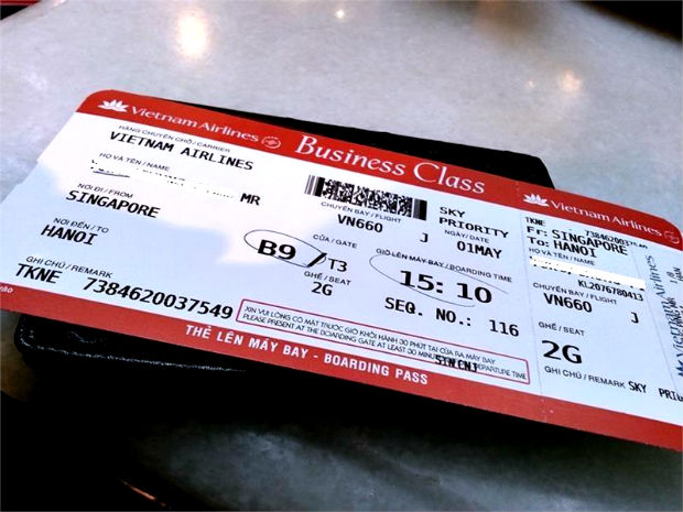Vietnam Airlines làm tất cả mọi điều có thể để đảm bảo sự hài lòng của khách hàng. Đặt mua vé hạng thương gia để tận hưởng trải nghiệm tốt nhất trong suốt chuyến bay của bạn. Hãy xem hình ảnh liên quan để thấy sự khác biệt khi bạn đặt mua vé hạng thương gia của chúng tôi.