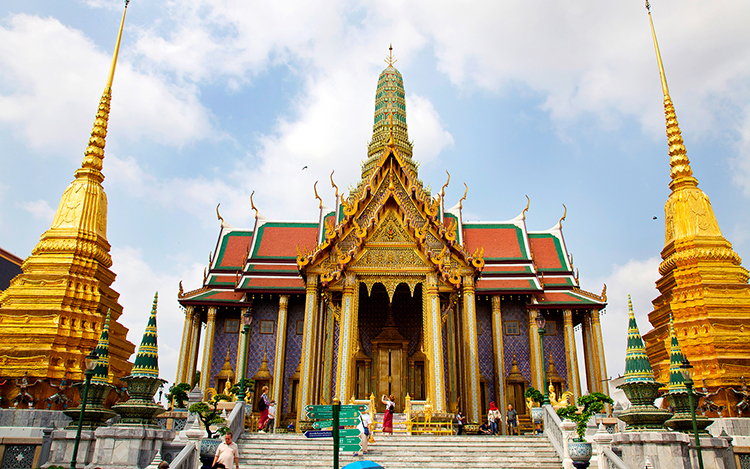 ve-may-bay-di-thai-lan-bao-nhieu-tien
