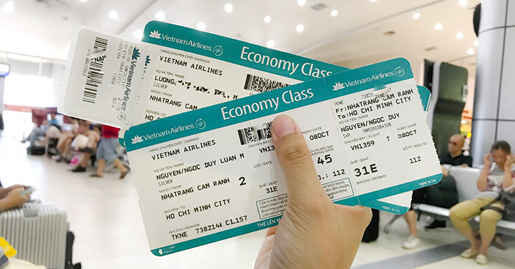 Tại sao hạng ghế R lại có giá vé cao hơn so với hạng khác trên chuyến bay?
