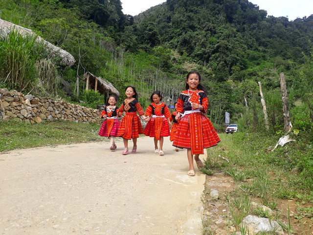 trẻ em vùng cao