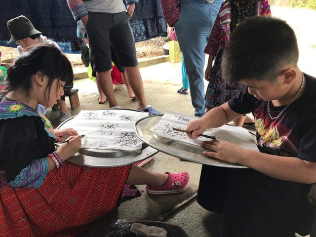 chị em thêu rất đẹp