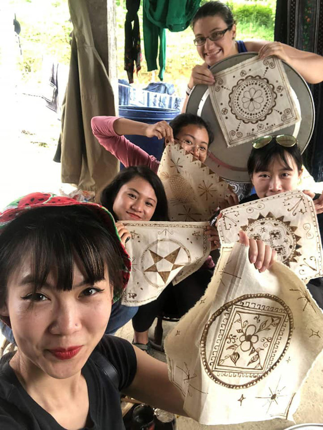 Sản phẩm đầu tay của du khách khi tham gia làm nghề thêu