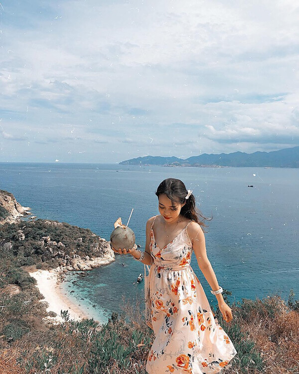 du lịch biển dịp tết elines